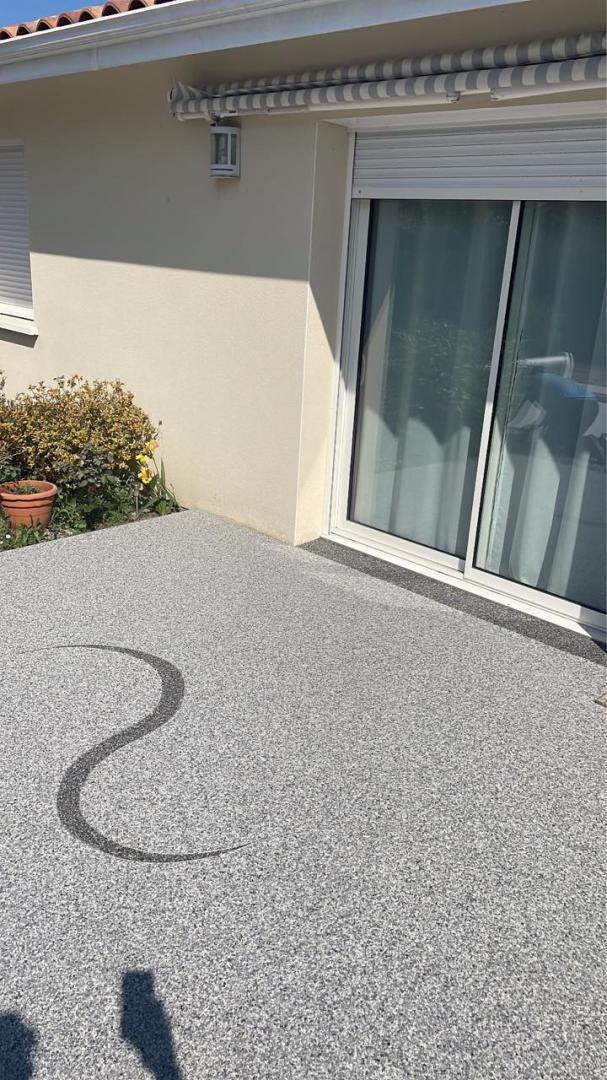 Pose de terrasse en travertin dans les Landes