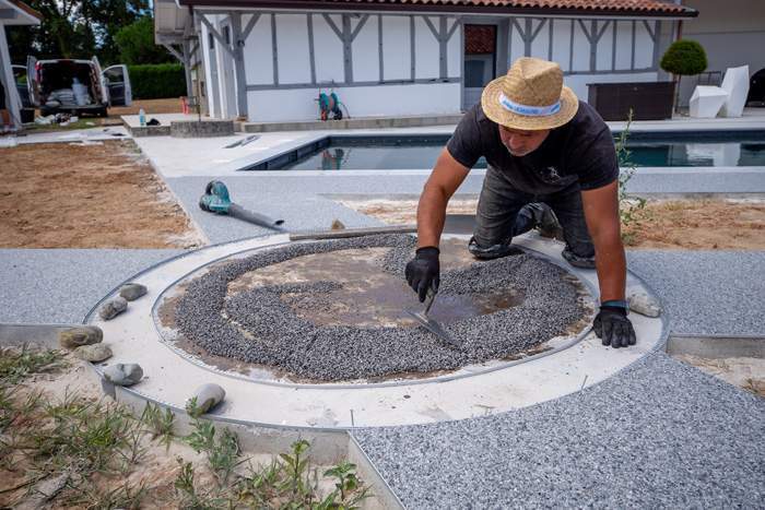 Pose de terrasse en travertin dans les Landes
