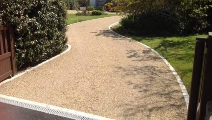 Pose de terrasse en travertin dans les Landes