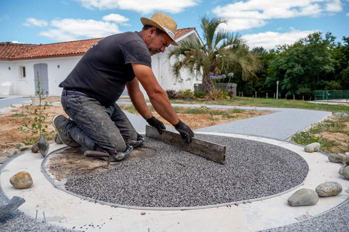 Pose de terrasse en travertin dans les Landes